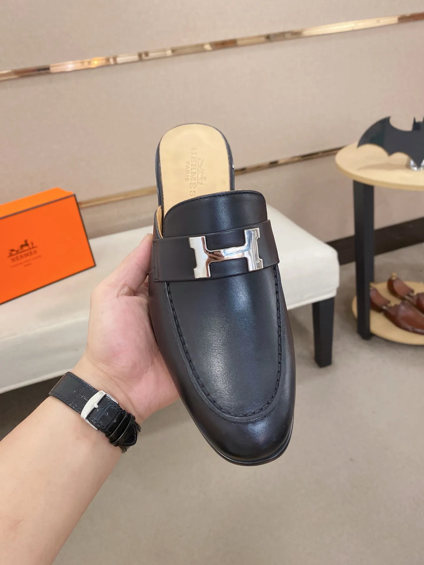 Men's clothing and shoes💰: 500💰《HERMES》【Classic original single version】Hermès half-drag; top 🔝purchasing agent🔍🔍 latest 🇺🇸 counter sale simultaneously, original ▲▲cowhide imported from Italy ▲▲Exquisite workmanship (Italian 🇮🇹Imported water-dyed 🐂cowhide lining) sole: original sole provided by the original factory, ⚠️exclusive double-layer activity·TPR·rubber·combined molded outsole; Yardage: 38-44. Can be customized45